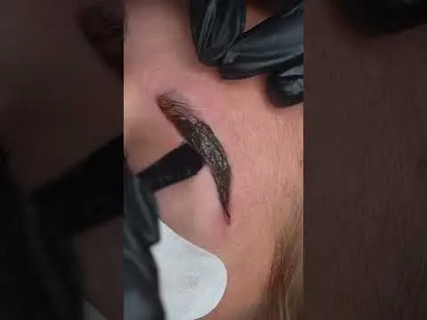 Laminación y tinte de cejas: mirada natural y expresiva adaptada a tus rasgos únicos. #beautysalon