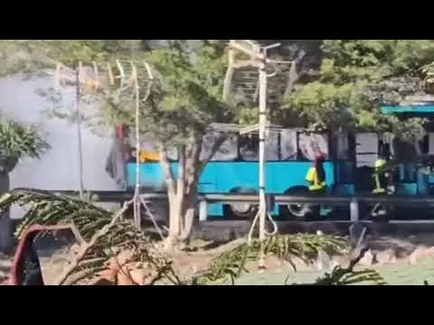 Incendio en una guagua con 60 pasajeros en la GC-1 a la altura de Bellavista
