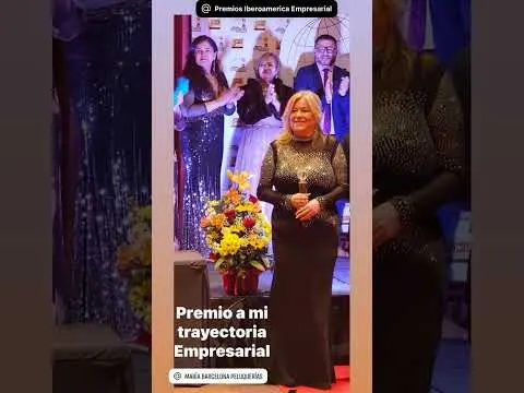 PREIMIO A LA TRAYECTORIAEMPRESARIAL A MARIA  BARCELONA PELUQUERIAS