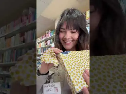 Lanzamiento del libro Shadows de Patri Garcia en Librería Ofican