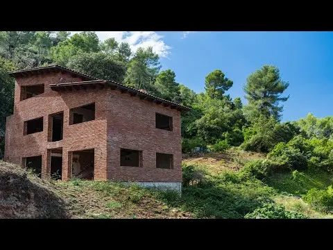 "¡Casa en Construcción en Venta! Tu Hogar Ideal en Corbera de Llobregat 🏡🔨"