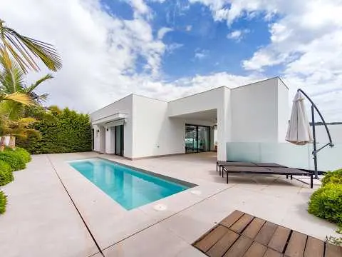 En venta. Adosado exclusivo barrio de Jesús 5 habitaciones 7 baños piscina privada terraza y garaje