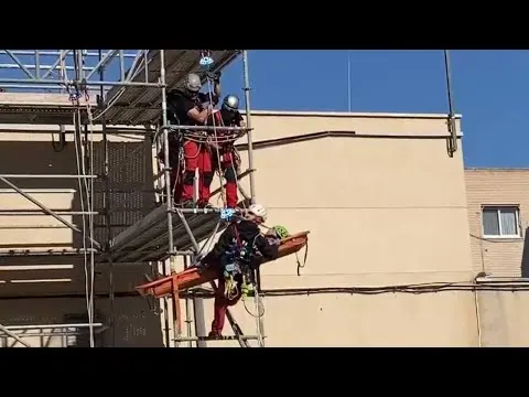 Rescate de un Trabajador Caído en un Andamio