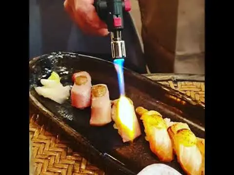 NIGIRI DE VENTRESCA DE ATÚN CON PATÉ DE TRUFA Y NIGIRI DE SALMÓN AJÍ by Kasiba Restaurante