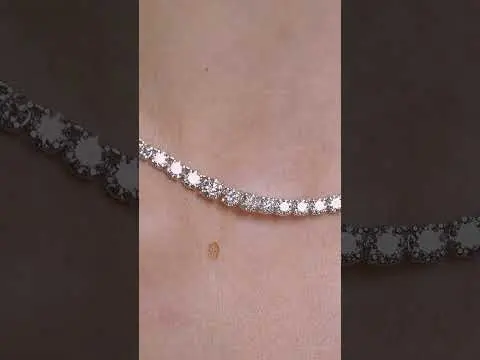 Collar estilo riviere de diamantes realizado en oro blanco de 18kt