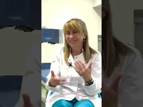 En quirófano se habla poco, pero se mira mucho