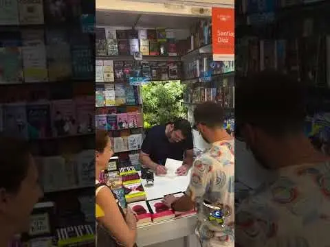 Firma SANTIAGO DÍAZ en la Feria del Libro de Madrid. 31/05/2025