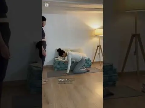 Posturas de Yoga para gestionar el dolor pélvico con Gemma Orpella biólog e instructora de yoga