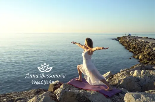 Yoga Life Anna
