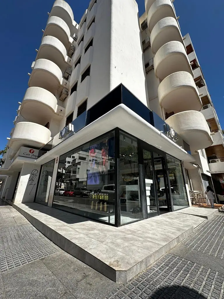 Idola Saloon Ibiza
