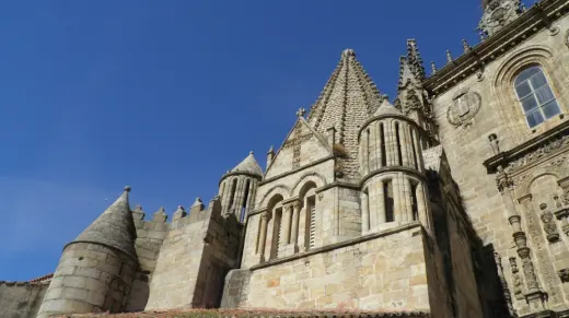 Guiarte Plasencia - Guias Oficiales de Turismo de la Junta de Extremadura