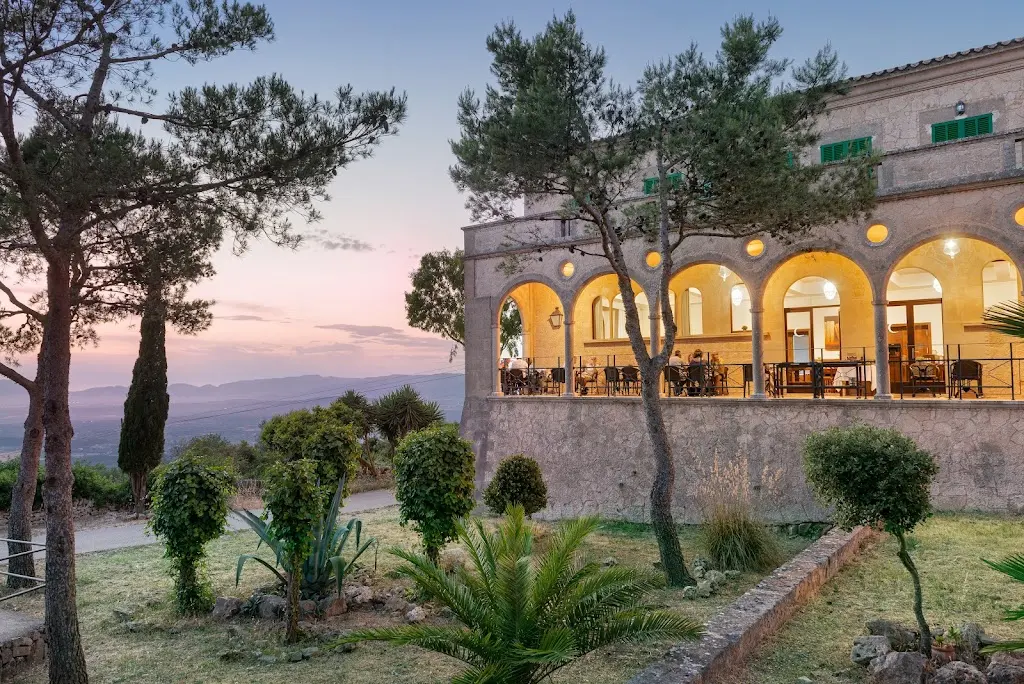 Hostatgeria i Restaurant Santuari de Cura