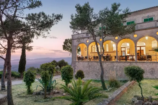 Hostatgeria i Restaurant Santuari de Cura