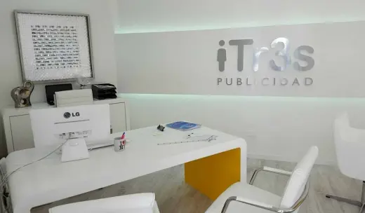 iTr3s Publicidad: Rotulos - Imprenta - Serigrafia - Neones - DTF