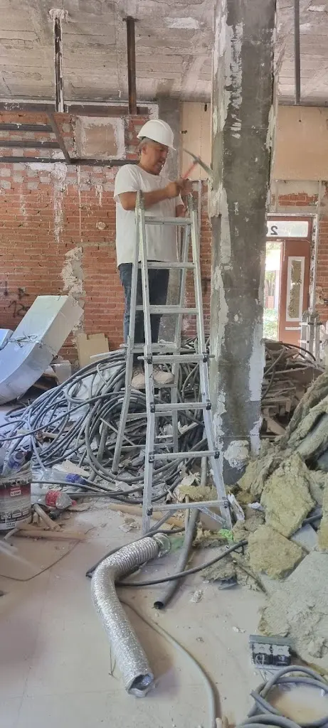 Real Reparaciones - Electricidad - Poceria - Reformas