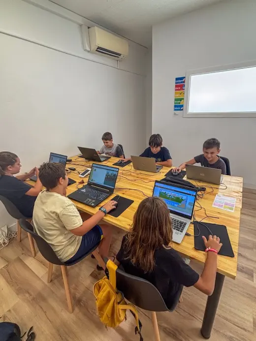 Undarius | Academia de Tecnologia i Extraescolars a Palamos