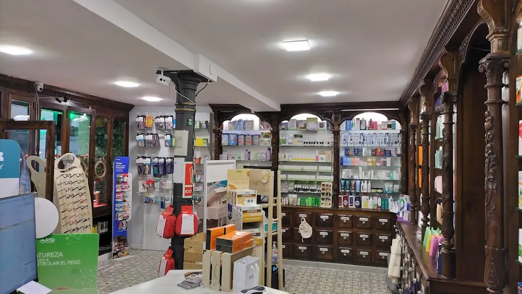 Farmacia Platerias (Ldo. Juan Medina Gallego)