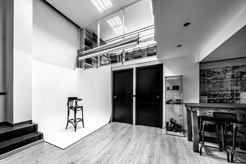 Blanco y Negro Escuela de Fotografia y Arte