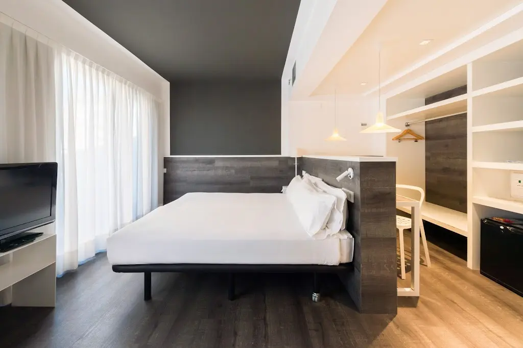 Hotel Paral*lel