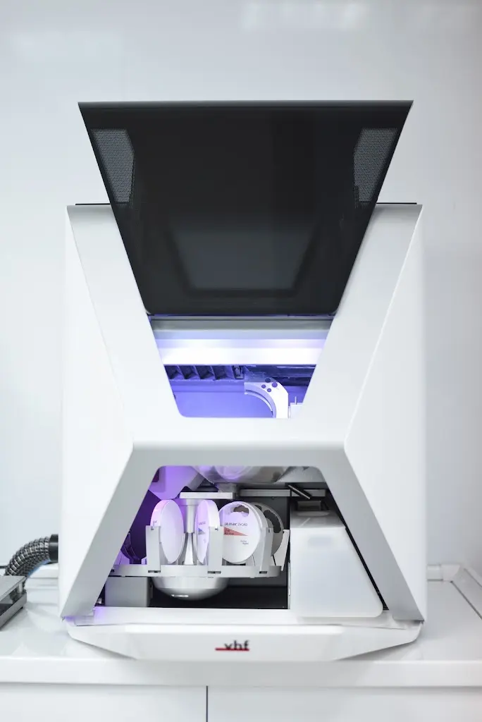 CUSTOM laboratorio dental digital
