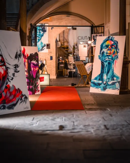 CIUTAT7 Gallery by Lara Kalo