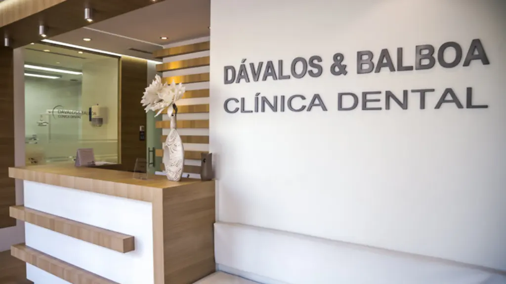 Clinica Dental Davalos & Balboa- Invisalign Murcia- Implantes dentales- Centro