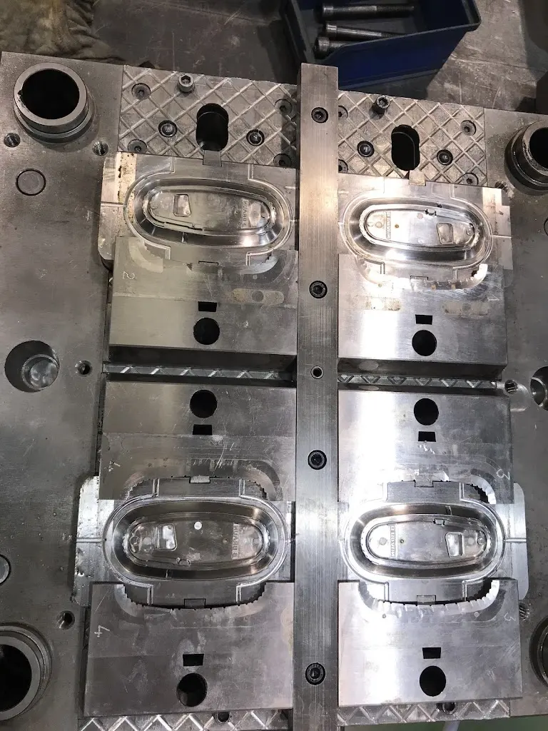 RUMVICC fabricantes e ingenieria de moldes de inyeccion de plastico