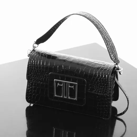 G47 Studio - Disenadores de Accesorios de Moda y Bolsos - Fabricacion