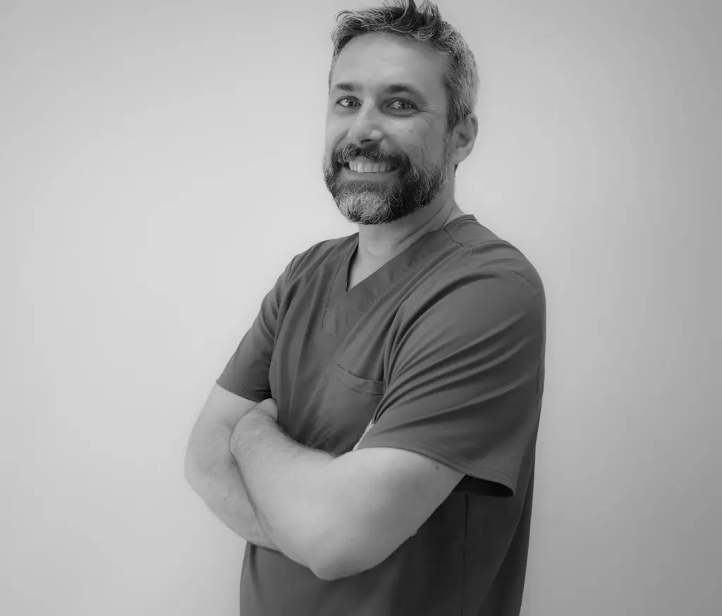 Marquez-Amo Clinica Dental -Dr. Iker James Marquez Ambridge