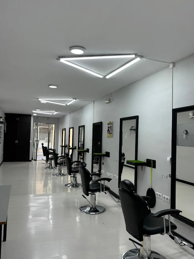 Academia de peluqueria de caballeros Isaac Lyonell - Puerto de Santa Maria (Cadiz)