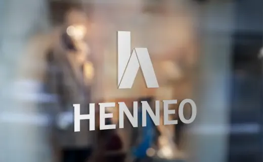 HENNEO