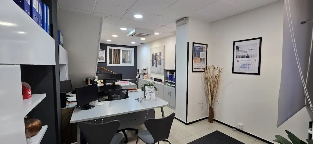 Piso Ideal Servicios Inmobiliarios, s.l.