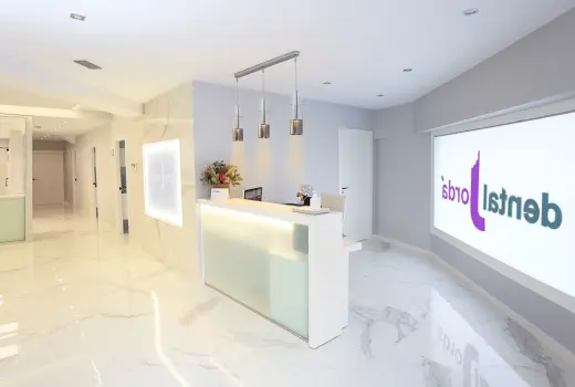 DENTISTAS DENTAL JORDA - Estetica Dental - Protesis Dentales - Ortodoncia Invisible - Carillas - Urgencias Dentales