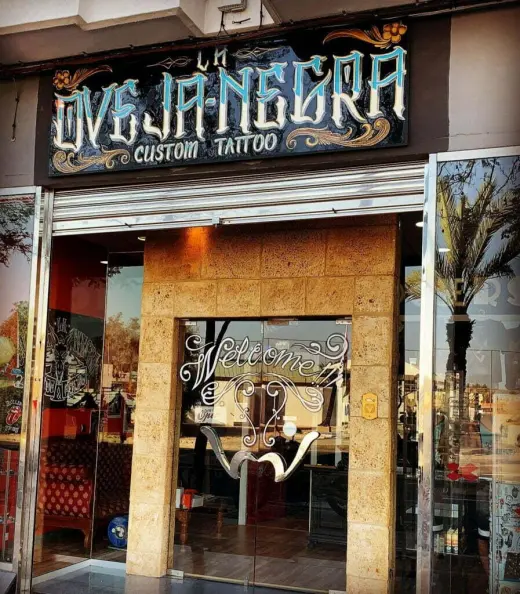 La Oveja Negra Custom Tattoo